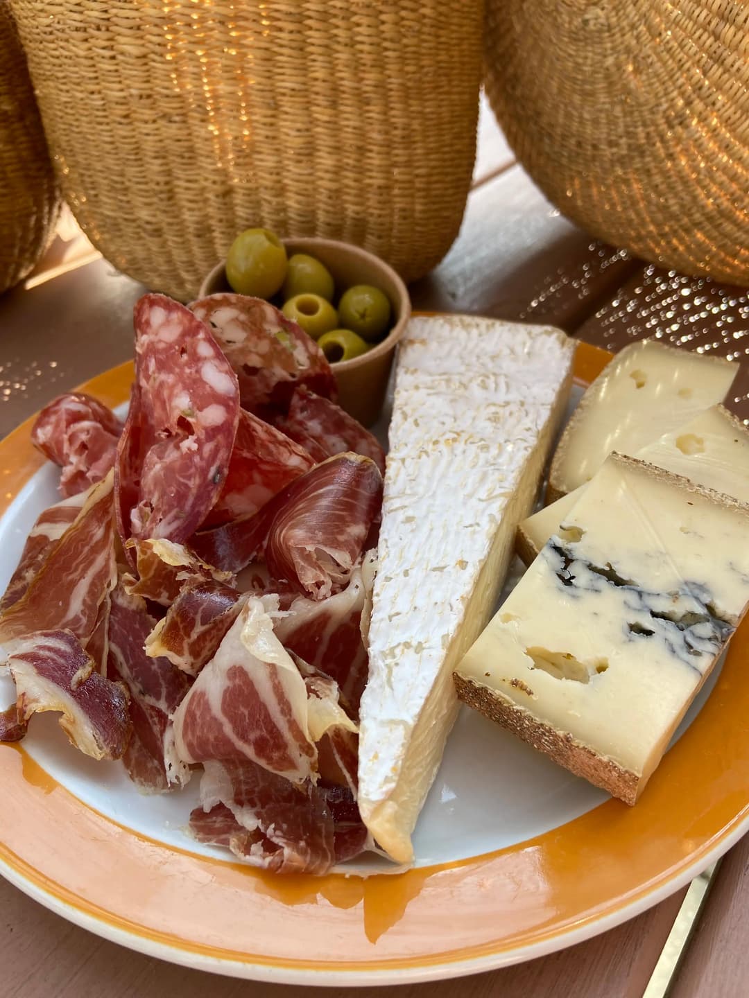 Cheese, ham, sausage, olives, snackplate